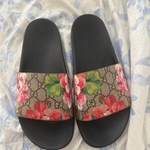 Gucci Women's Floral GG Slide Sandals - Black and Pink